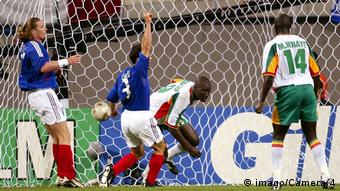 Papa Bouba Diop et le Sénégal avaient frappé un grand coup en battant la France (1-0)