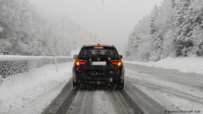 Severe winter weather causes traffic chaos in Austria (picture alliance/R. Kalb )