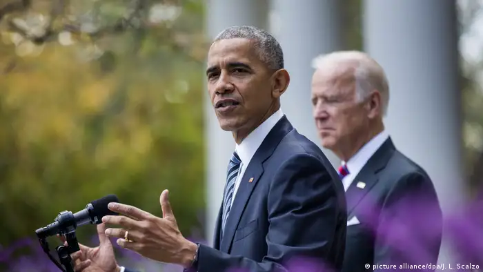 USA Obama und Biden im Rosengarten nach Clintons Wahlniederlage