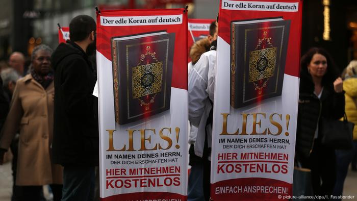 Dortmund Islamisten Werbung fuer den Koran (picture-alliance/dpa/I. Fassbender)