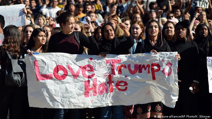 USA Berkley Proteste gegen Trump (picture-alliance/AP Photo/K. Skinner)