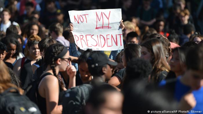 USA Berkley Proteste gegen Trump (picture-alliance/AP Photo/K. Skinner)