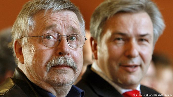 Honorary citizenship ceremony for Wolf Biermann, with Klaus Wowereit (picture-alliance/dpa/W. Kumm)
