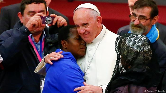 Papa Recibe A Miles De Personas Sin Hogar En El Vaticano El Mundo Dw 12 11 2016