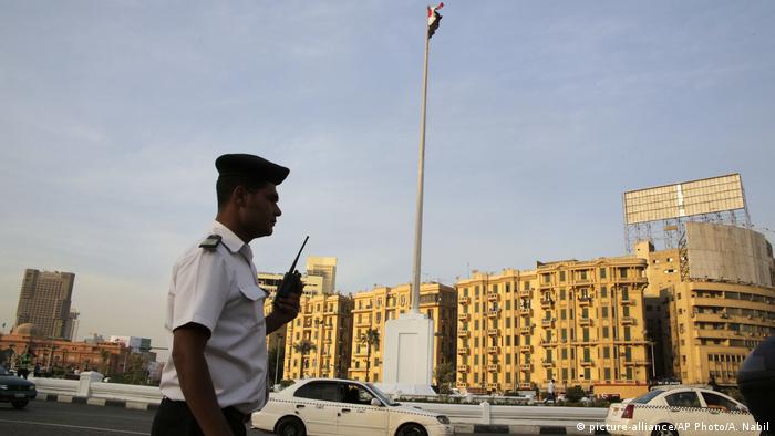 صورة لرجل شرطة في ميدان التحرير بالقاهرة/مصر بتاريخ نوفمبر 2016