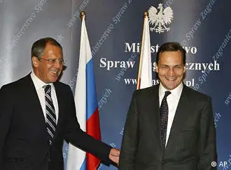 俄罗斯外长拉夫罗夫（左）与波兰外长西科尔斯基