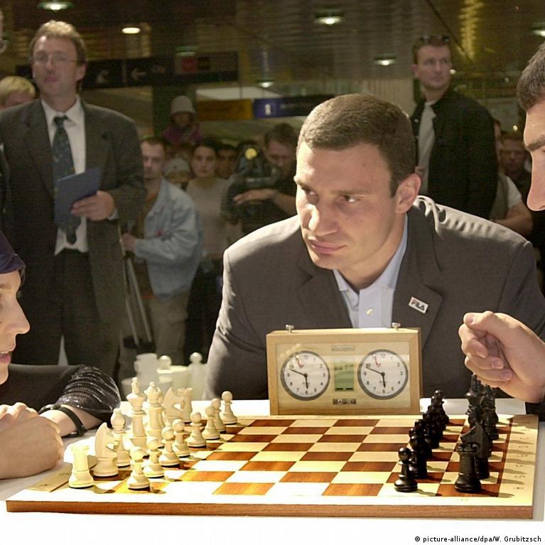 Непомнящий победил Карлсена в особой игре – шахматах Фишера. Что это такое  и почему в моде?, Sports.ru
