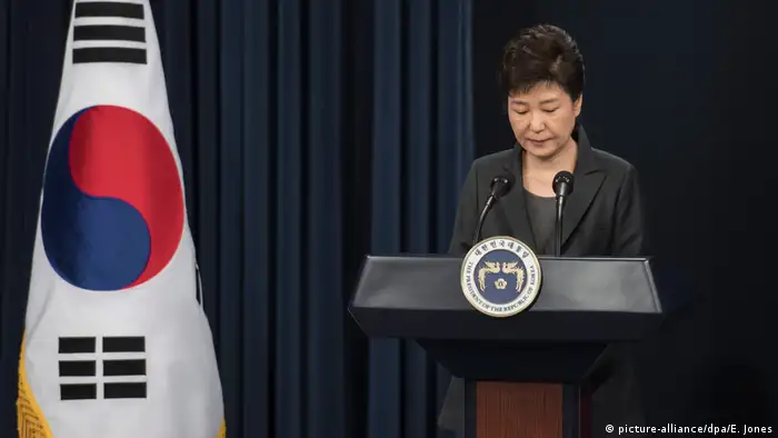 Südkorea Präsidentin Park Geun-hye entschuldigt sich (picture-alliance/dpa/E. Jones)