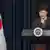 Präsidentin Park Geun-hye am Rednerpult vor südkoreanischer Flagge