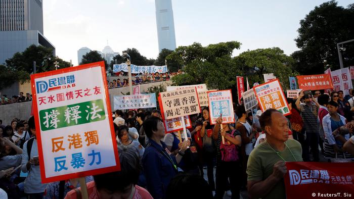 China Pro-Peking-Demo in Hongkong