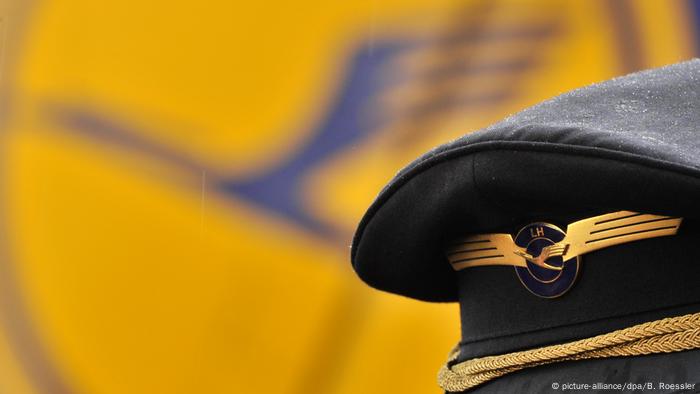 Deutschland Symbolbild Lufthansa Pilot (picture-alliance/dpa/B. Roessler)