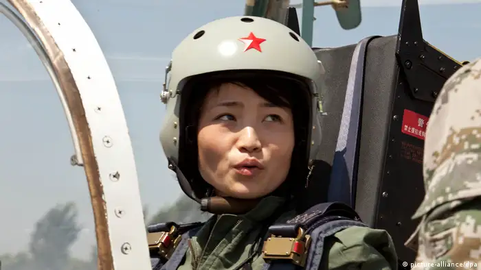 China | Kampfpilotin Yu Xu während Trainingsflug tödlich verunglückt (picture-alliance/dpa)