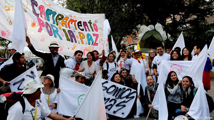El empresariado colombiano expresó hoy su respaldo al nuevo acuerdo de paz sellado entre el Gobierno y las FARC en Cuba, del que dijeron representa un mejoramiento sustantivo frente al anterior. 21.11.2016