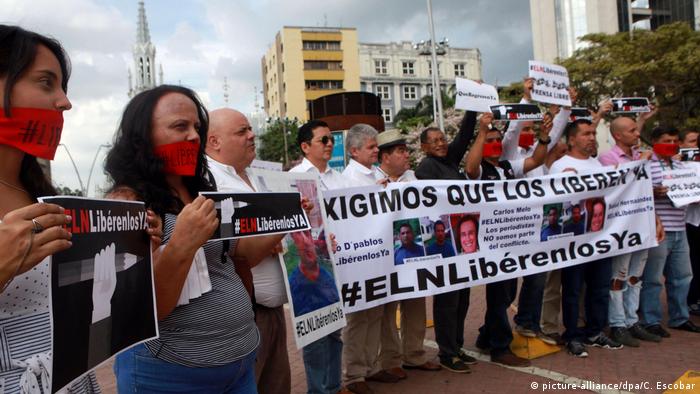 Kolumbien Demonstration für die Befreiuung der von der ELN entführten Journalisten (picture-alliance/dpa/C. Escobar)