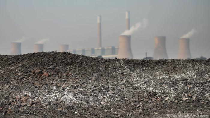 Südafrika Kohlekraftwerk (Getty Images/AFP/M. Safodien)