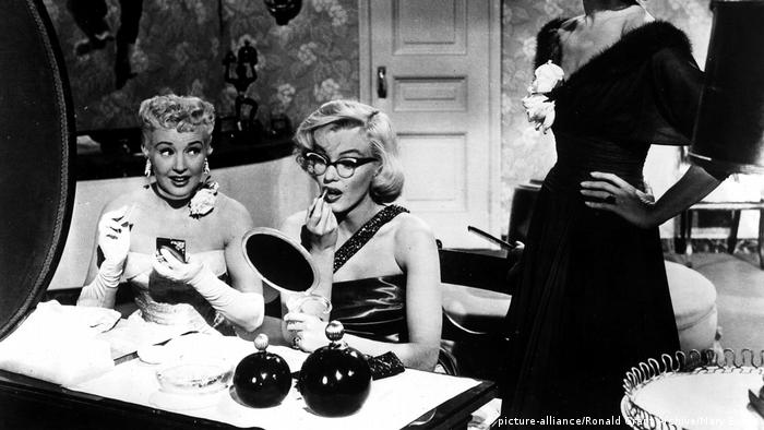Scene from the film How to Marry a Millionaire (picture-alliance/Ronald Grant Archive/Mary Evans)