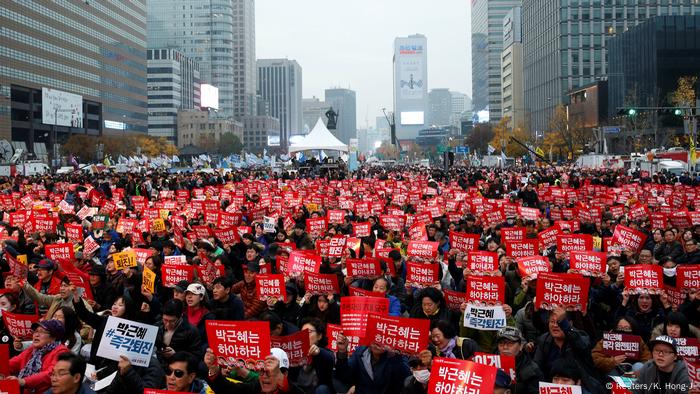 Südkorea Massenproteste in Seoul gegen Präsidentin Park Geun Hye (Reuters/K. Hong-Ji)