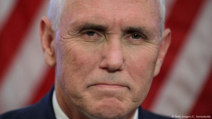 El futuro vicepresidente estadounidense, Mike Pence, declaró como su mayor prioridad para sus primeros días en el cargo la derogación de la reforma sanitaria del Gobierno saliente, la denominada Obamacare. 04.01.2017