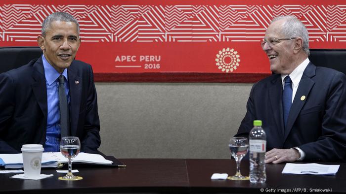 Peru APEC-Gipfel Barack Obama Pedro Pablo Kuczynski (Getty Images/AFP/B. Smialowski )