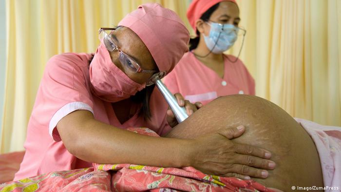 Kambodscha schwangere Frau im Krankenhaus (Imago/ZumaPress)