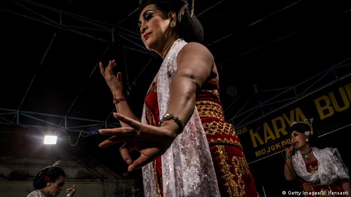 Indonesien Bildergalerie Transgender führen traditionelle Oper auf (Getty Images/U. Ifansasti)