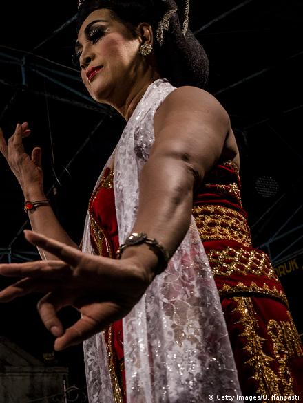 Koroleva va Tarzan pornosini tomosha qiling Men rus pornosini tomosha qilish uchun malumot videosini oldim.