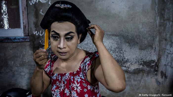 Indonesien Bildergalerie Transgender führen traditionelle Oper auf (Getty Images/U. Ifansasti)