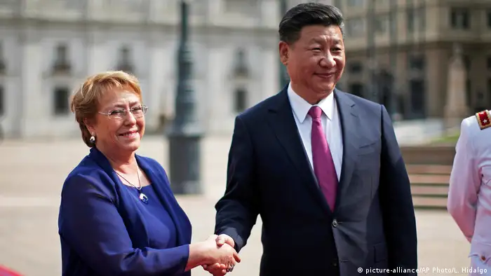 Chile Michelle Bachelet und Xi Jinping in Santiago (picture-alliance/AP Photo/L. Hidalgo)