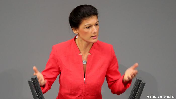 Deutschland Generaldebatte im Bundestag zum Haushalts-Etat 2017 Sahra Wagenknecht