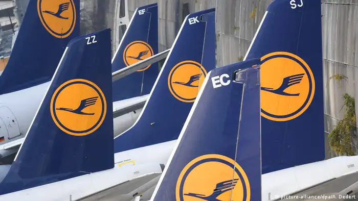 La huelga de pilotos de Lufthansa, iniciada ayer, continuaba hoy con un total de 912 cancelaciones previstas a lo largo del día. El sindicato de pilotos Vereinigung Cockpit anunció que el paro seguirá el viernes.(24.11.2016)