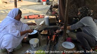 Griechenland Jesidische Frauen in Flüchtlingslager von Petra