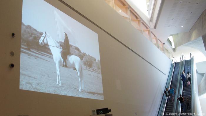 Video of Marina Abramovich at the exhibition in Israel Turn On