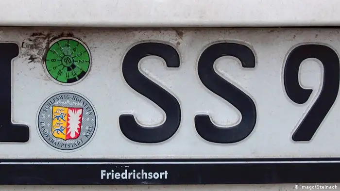 Deutschland Autokennzeichen mit verbotenem Kürzel SS (Imago/Steinach)