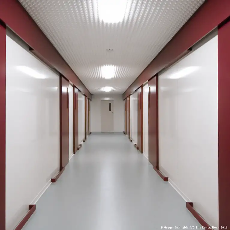 Artist Gregor Schneider, the master of German Angst – DW – 12/05/2016