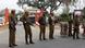 Indien Kaschmir Soldaten vor Absperrung Indien Kaschmir Soldaten vor Absperrung