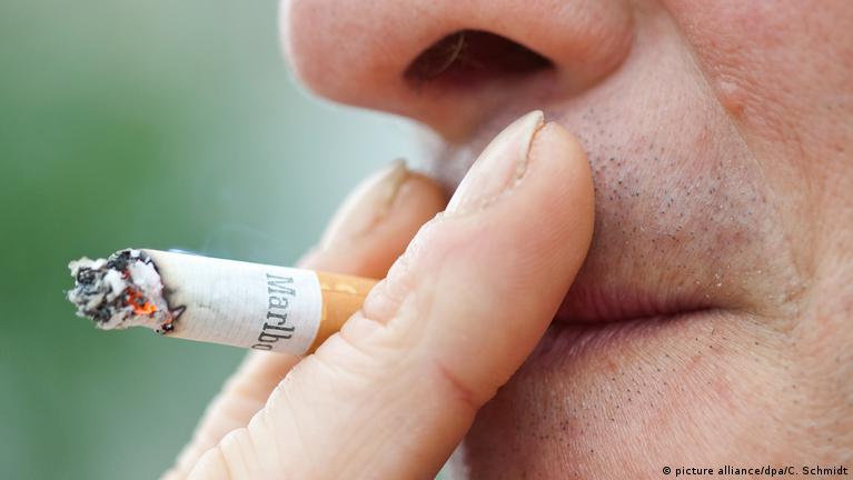 Germany's conservatives back tobacco ad ban