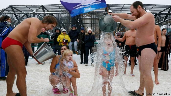 Russland Eisschwimmer Kinder (Reuters/I. Naymushin)