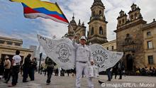 24.11.2016***A man waves the national flag during the signing of the new peace agreement that puts an end to 52 years of war between the Colombian Government and the Revolutionary Armed Forces of Colombia (FARC) in Bogota, Cundinamarca, Colombia, 24 November 2016. Santos and Timochenko, chief of the guerrilla, signed the reviewed version of the peace agreement at the Colon Theater before its endorsement at the Congress. EFE/Leonardo Munoz SANTOS AND TIMOCHENKO SIGN NEW PEACE AGREEMENT IN COLOMBIA !ACHTUNG: NUR REDAKTIONELLE NUTZUNG! PUBLICATIONxINxGERxSUIxAUTxONLY BOG001 20161124-636156166715687140
a Man Waves The National Flag during The Signing of The New Peace Agreement Thatcher Puts to End to 52 Years of was between The Colombian Government and The Revolutionary Armed Forces of Colombia FARC in Bogota Cundinamarca Colombia 24 November 2016 Santos and Timochenko Chief of The Guerrilla signed The reviewed Version of The Peace Agreement AT The Colon Theatre Before its endorsement AT The Congress Efe Leonardo Munoz Santos and Timochenko Sign New Peace Agreement in Colombia Regard only Editorial Use PUBLICATIONxINxGERxSUIxAUTxONLY BOG001 20161124 636156166715687140 
