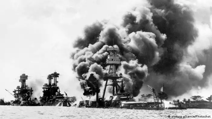USA Pearl Harbor Angriff japanischer Flugzeuge (picture-alliance/Photoshot)