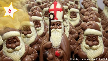 Advent calendar chocolate St. Nicholas (picture-alliance/dpa/P. Kneffel)
