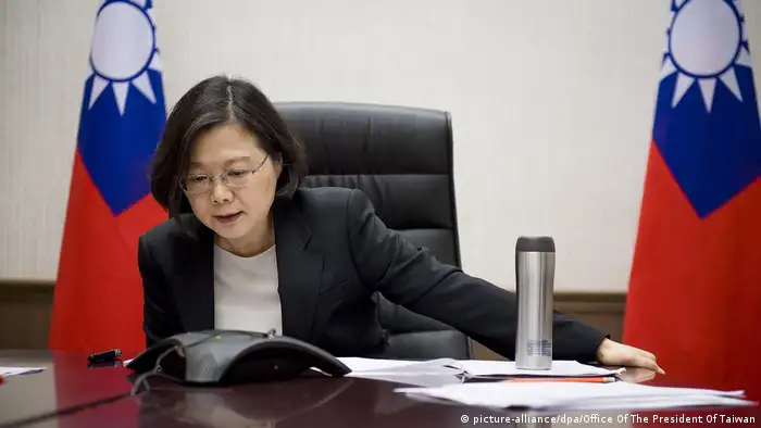 Taiwan Präsidentin Tsai Ing-wen bekommt Telefonat von Donald Trump (picture-alliance/dpa/Office Of The President Of Taiwan)