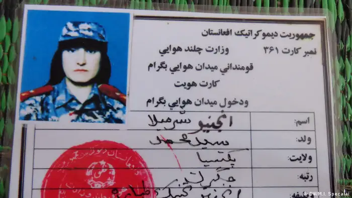 Afghanistan ehemalige Kampfpilotin Sharmila (DW/M.I. Specalai)