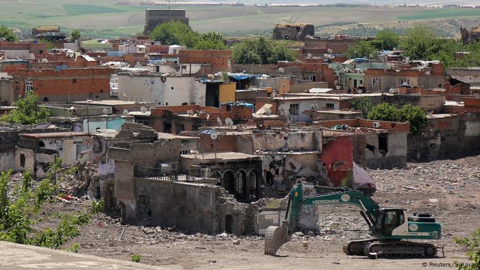 Sur'da çatışmalardan beş bine yakın bina hasar gördü