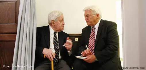 Deutschland SPD Helmut Schmidt und Frank-Walter Steinmeier in Hamburg