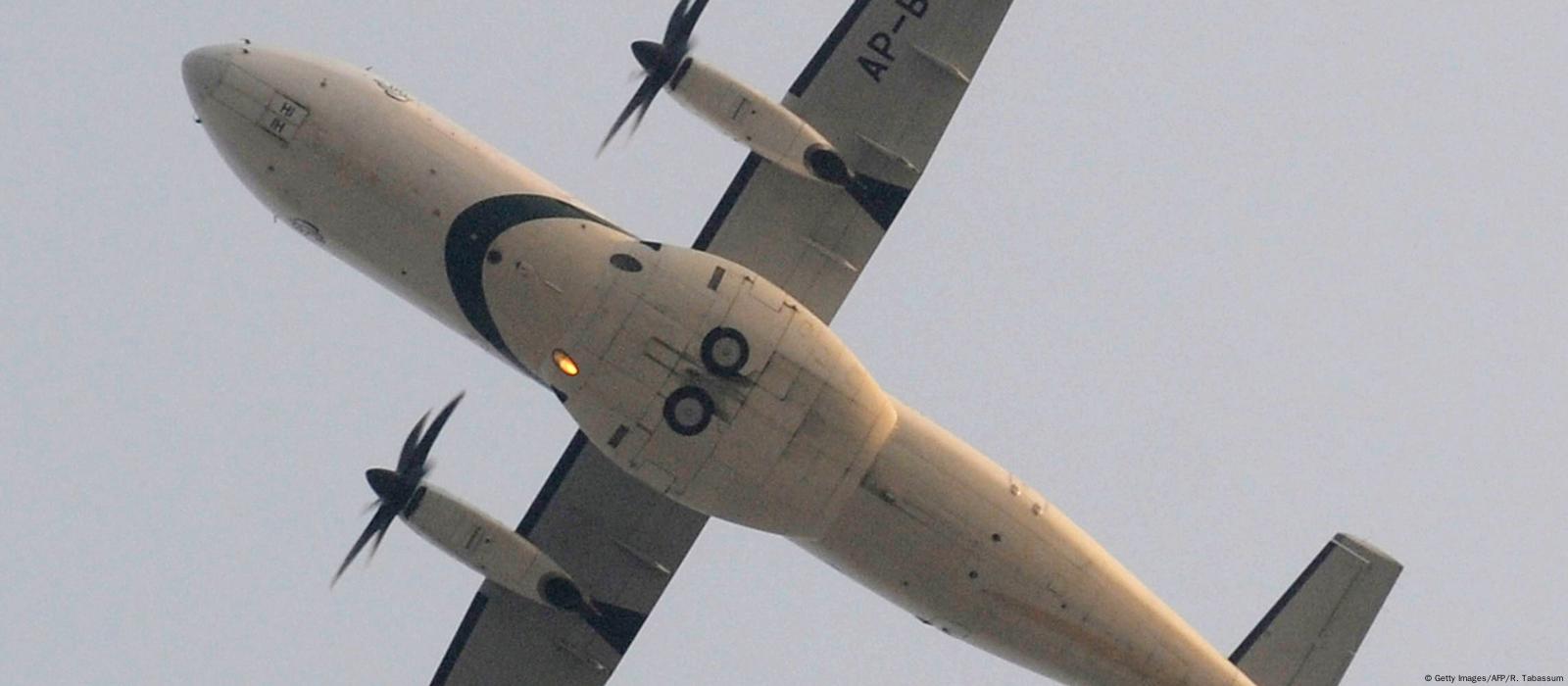 Avião com 48 pessoas a bordo cai no norte do Paquistão – DW – 07/12/2016 Avião com 48 pessoas a bordo cai no norte do Paquistão – DW – 07/12/2016