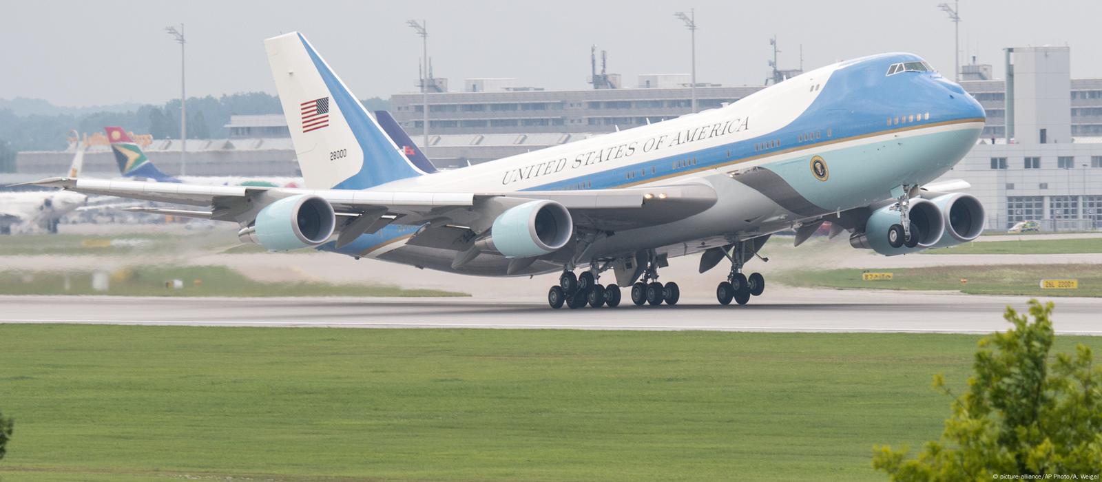 White House signs $3.9-billion deal to buy two new Air Force One