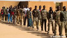 Die Miliz „Compus 15“ ist eine von vielen Selbstverteidigungsgruppen im Norden von Mali. Der Miliz Campus 15 beim Exerzieren in der Nähe von Gao im Norden Malis.