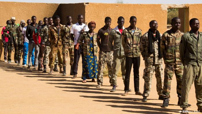 Les milices d'autodéfense entendent soutenir l'armée contre les djihadistes