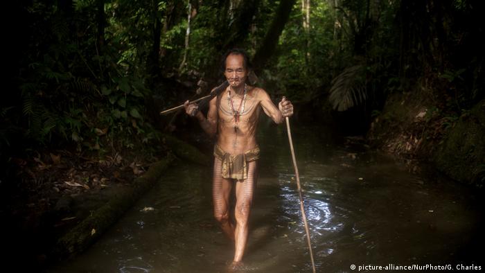 Mentawai Inseln Siberut Volk Ureinwohner (picture-alliance/NurPhoto/G. Charles)