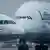 Deutschland Lufthansa Tarifverhandlungen Symbolbild Flugzeuge der Lufthansa in Frankfurt